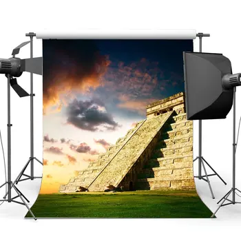 Фон на пирамидата древните египетски произход Зелена Трева Поляна Синьо Небе, Бял облак Култура Исторически фон