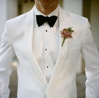 Модерен Мъжки Костюми с яка-шал, Смокинги За Младоженците, с високо качество Сватбени Костюми Terno Masculino За Мъже (яке + Панталон + папийонка), Бял