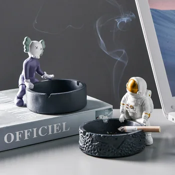 Креативна пепелник от смола, скандинавски украса за дома, пепелници, статуетка космонавта, Кутия за съхранение, Подарък бойфренду, накрайника за пури с капак
